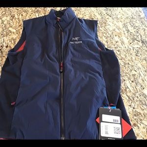 Arcteryx Men’s Atom vest.  New with tags.  Size L.  Navy blue/dark red